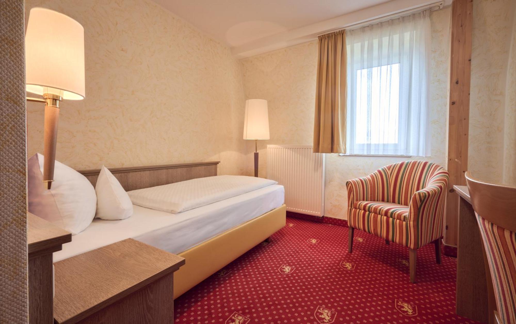 Hotel Wittelsbacher Hoeh Würzburg Pokoj fotografie